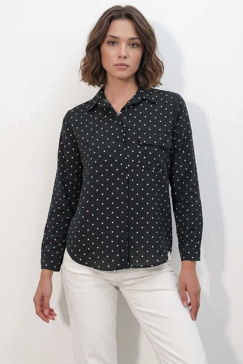Kadın Oversize Tek Cepli Puantiyeli Siyah Gömlek