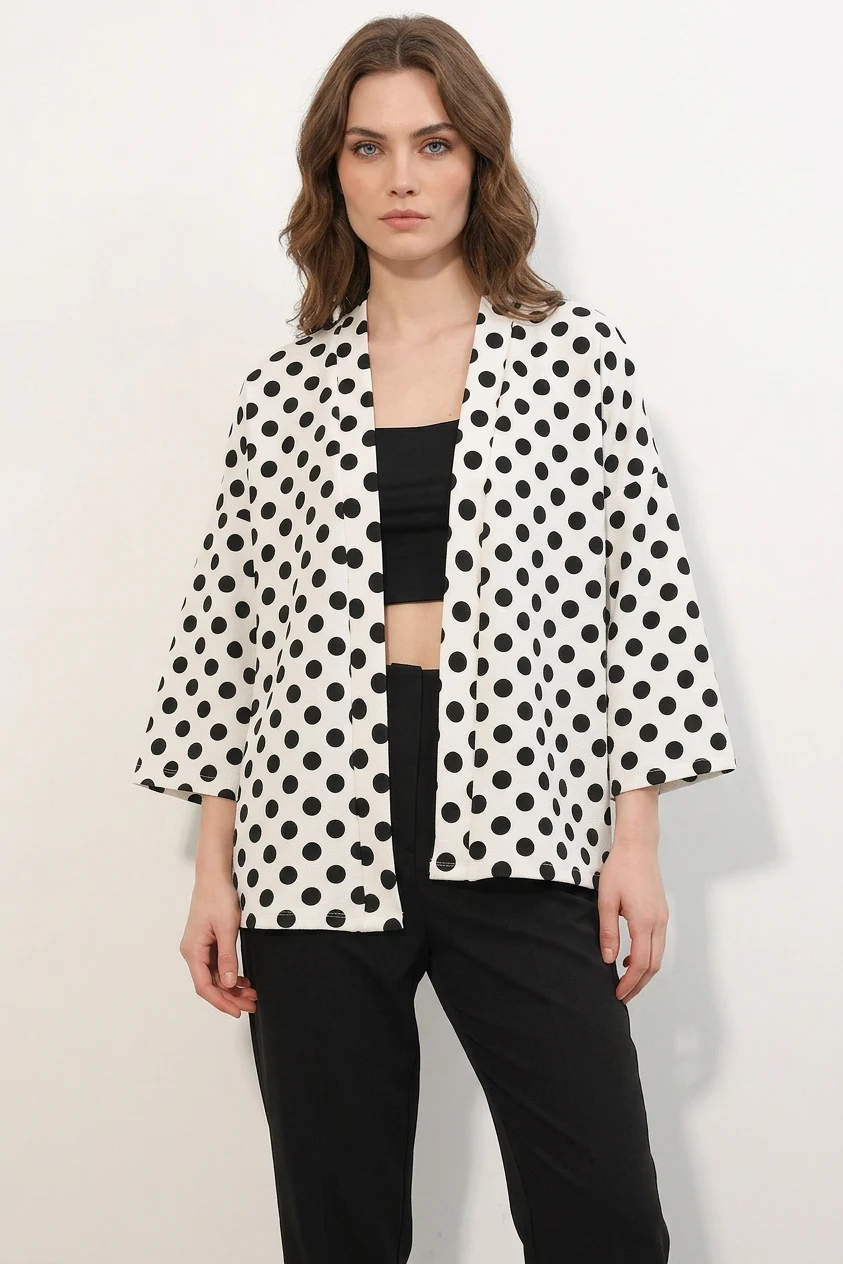  Kadın Yaka Puantiyeli Beyaz Kimono 